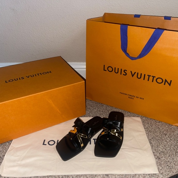 Louis Vuitton Peplum Flat Mule - Picture 2 of 4